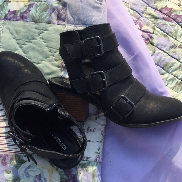 Express Booties! 🎀 - Picture 3 of 4